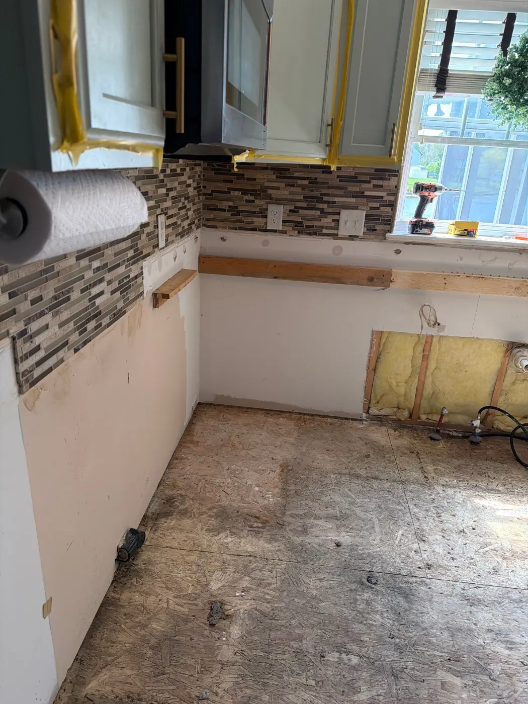 Containment setup for mold remediation in Lake Forest home